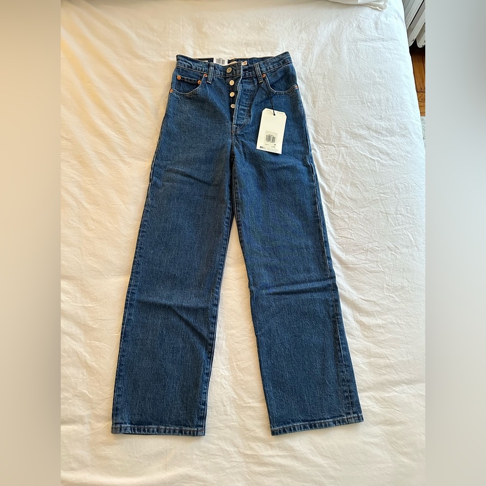 ** NWT ** Levi’s Ribcage Straight Ankle Jeans
